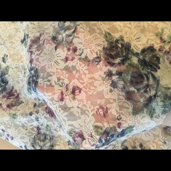 Mesh floral crop top - Picture 2 of 2